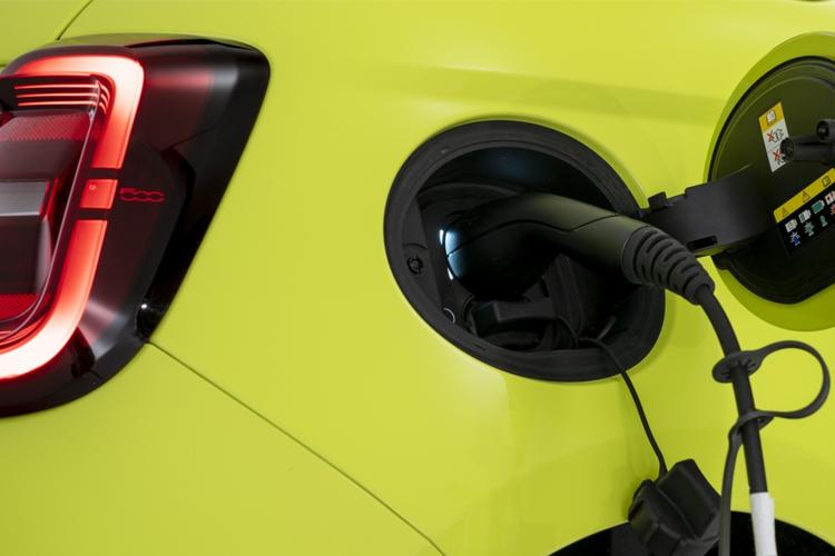 3593906 114kW 42.2kWh 3dr Auto